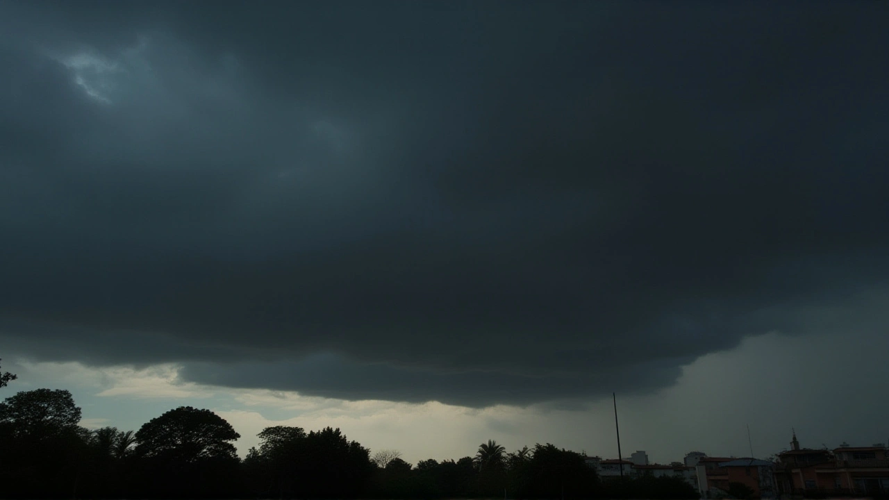 तमिलनाडु, केरल और आंध्र प्रदेश में 30 नवंबर तक भारी बारिश की चेतावनी, सामूहिक मौसम प्रणालियाँ चक्रवात बन सकती हैं